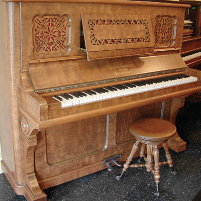 1880–1930年，美国钢琴制造业的立式琴箱风格